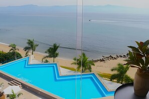 Pool - 1BR Oceanfront · Balcony + 2 Ocean View Pools (Cruz de Huanacaxtle)