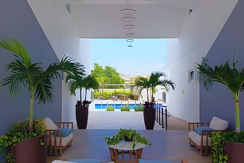 2BR 6th Floor • Heated Pool • Rooftop Jacuzzi