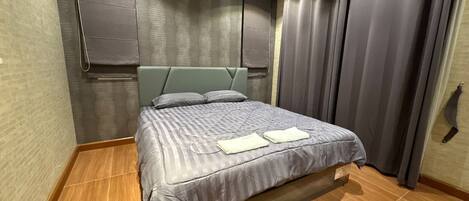 3 slaapkamers, een strijkplank/strijkijzer, gratis wifi, beddengoed