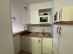 Réfrigérateur, micro-ondes, four, lave-vaisselle