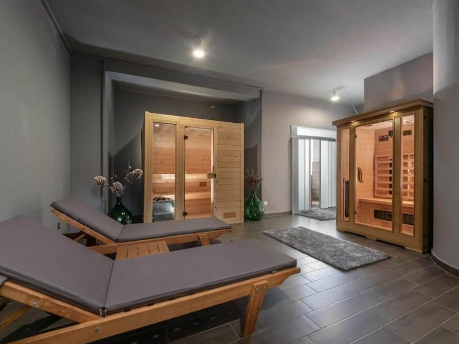 Sauna seca, banheira de hidromassagem, massagens musculares profundas