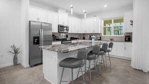 Coffee/tea maker, fridge, microwave, oven - 4 Bedrooms/ 4.5 Bathrooms/ Solara (2378 ZP) (Kissimmee)