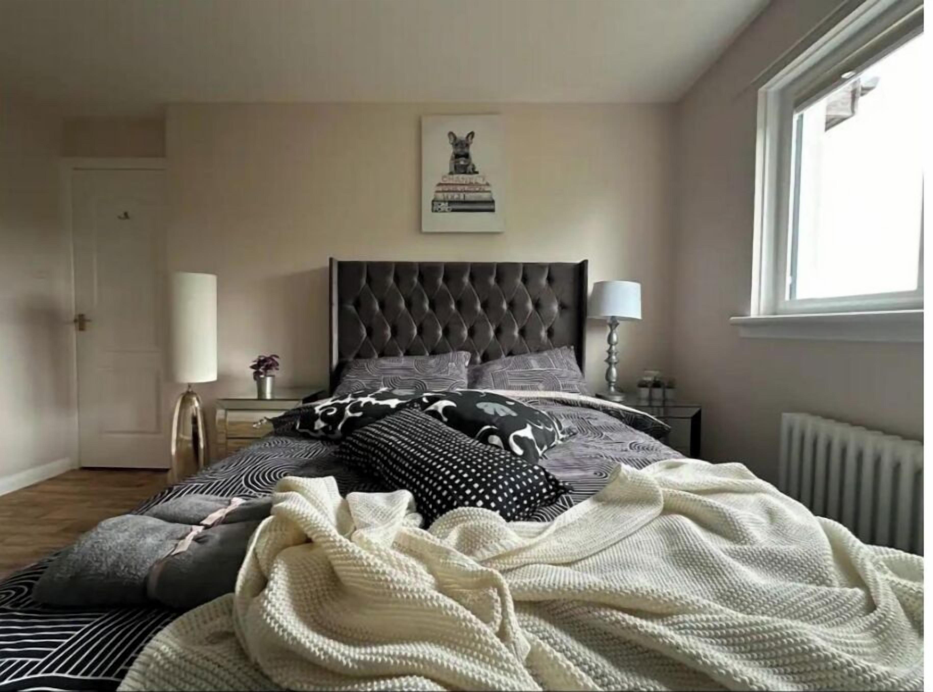 3 habitaciones, tabla de planchar con plancha, wifi y ropa de cama 