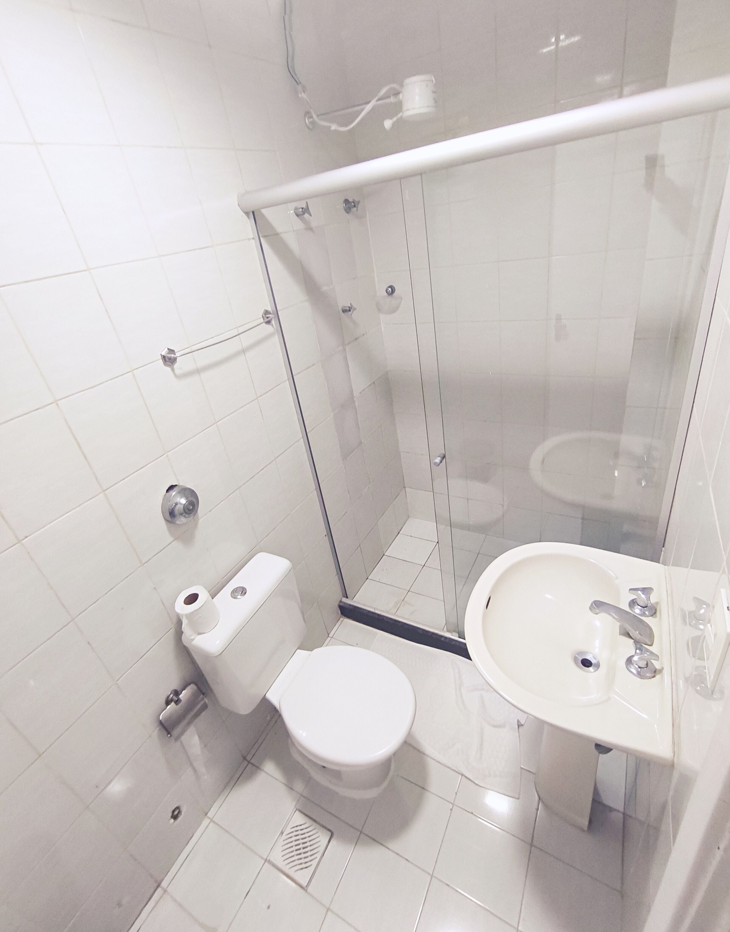 家庭客房 | 浴室 | 淋浴設備、提供毛巾、廁紙