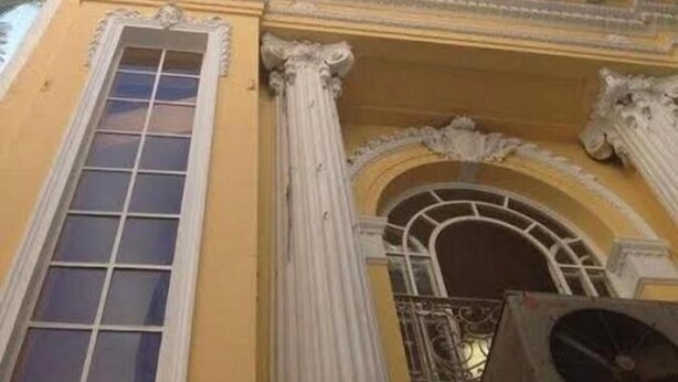 A yellow building with large windows and ornate architectural details. - Solar Centro (Rio de Janeiro)