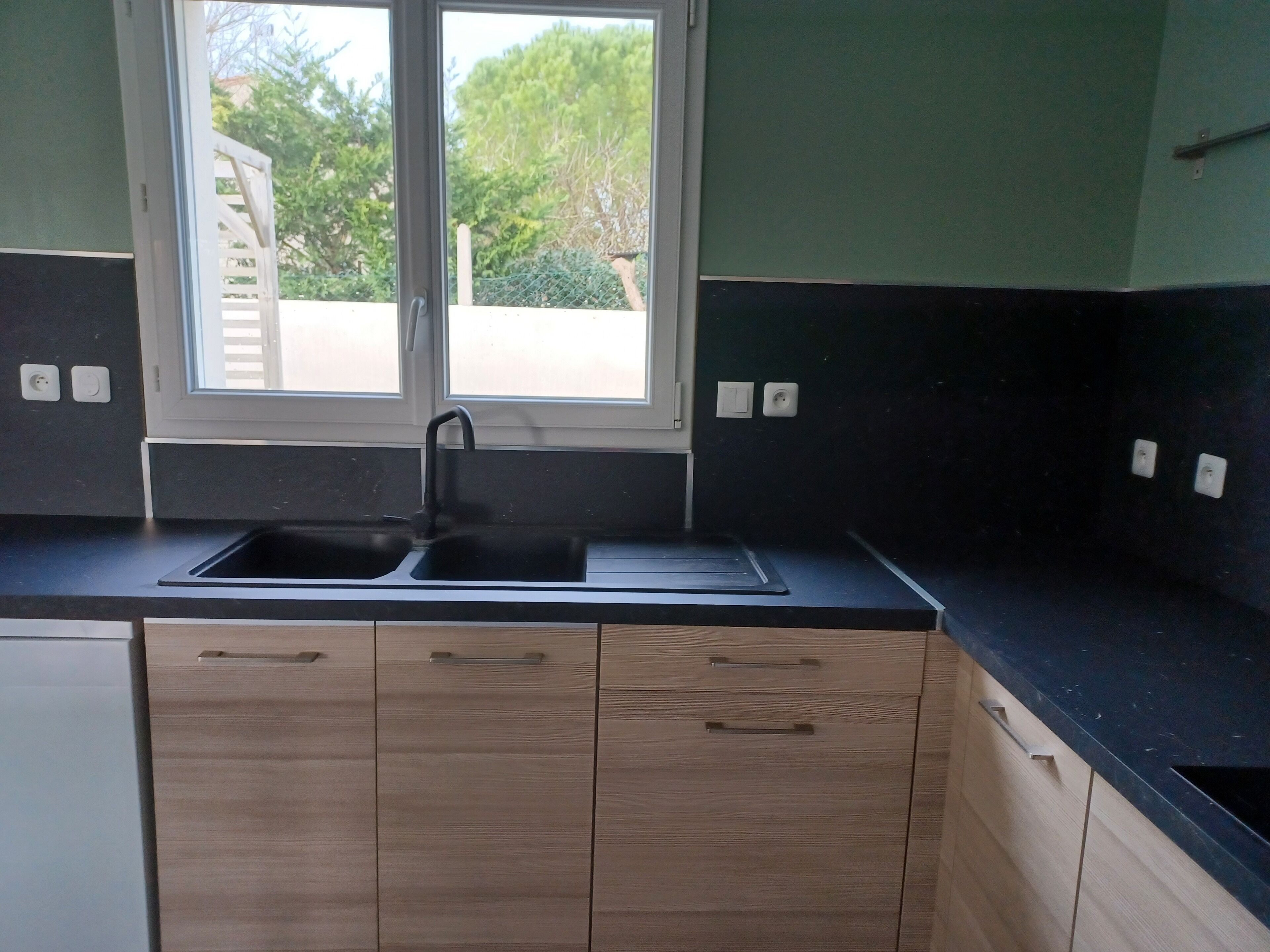 Micro-ondes, four, plaque de cuisson, lave-vaisselle