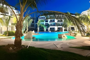 Apartment | Pool | 5 outdoor pools, open 8:00 AM to 8:00 PM, sun loungers