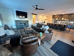 TV, fireplace - 4 bedroom 3 bath with hot tub right on the mountain at Big Sky (Big Sky)