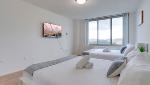 Comfort apartman, 2 hálószobával, kilátással a városra | 2 hálószoba, prémium ágynemű, sötétítőfüggöny és vasaló/vasalódeszka