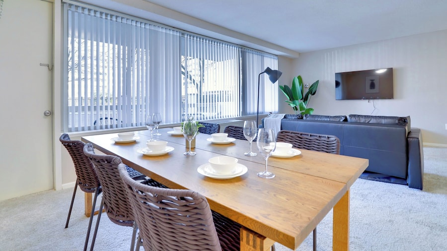 Crystal City Comfortable Apartments