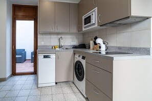 雪櫃、微波爐、爐具、洗碗機