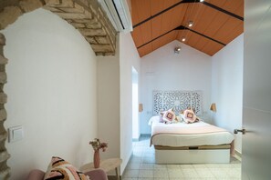 2 bedrooms, desk, iron/ironing board, travel crib