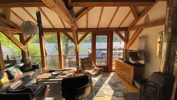 Smart TV, fireplace, DVD player, books