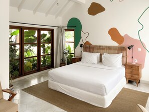 Deluxe Room, 1 Bedroom, Pool View | Bed sheets