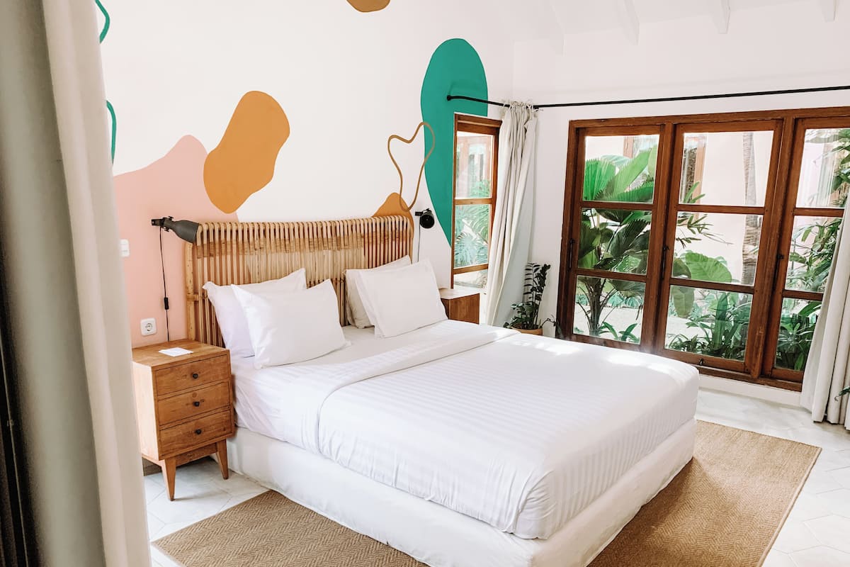 Poolside Suite with Living Room & Hand-Painted Mural | Pemandangan dari kamar