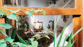 Estudio romántico, 1 habitación, cocina, vistas al jardín | Vistas desde la habitación