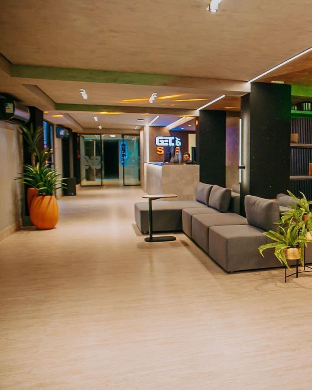 Basic Apartment | Lobby