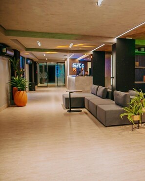 Basic Apartment | Lobby