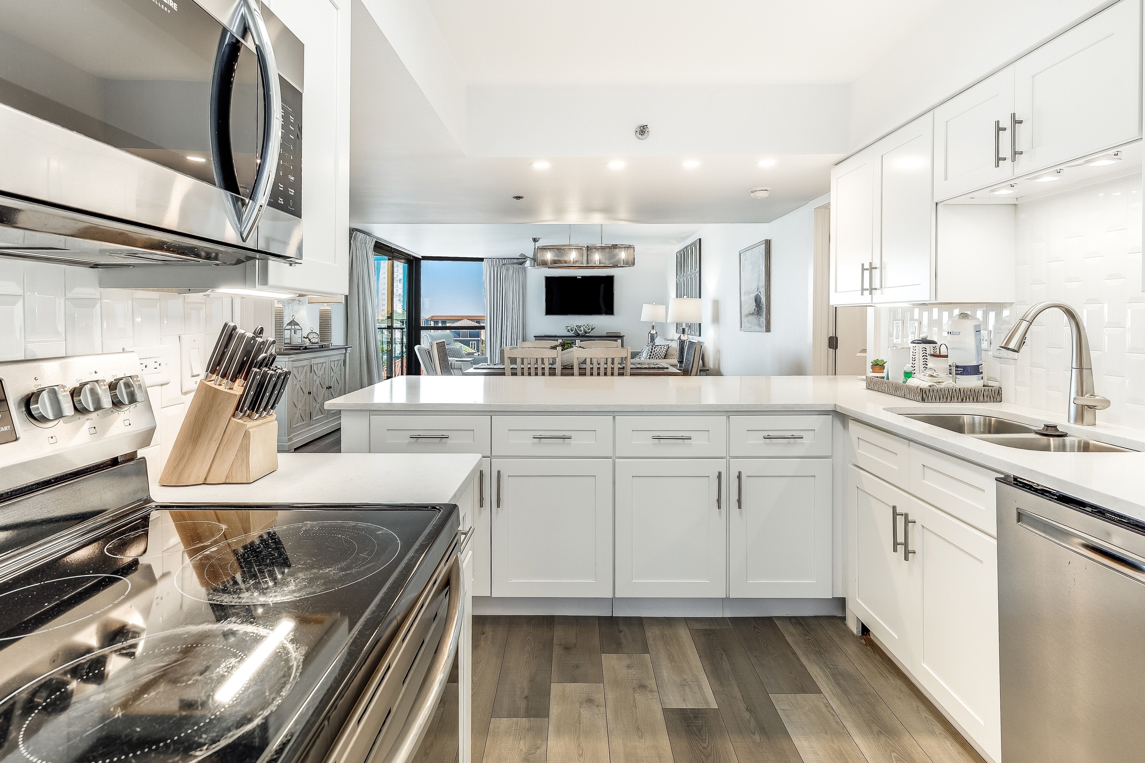 Unclassified image, 2 of 33, button