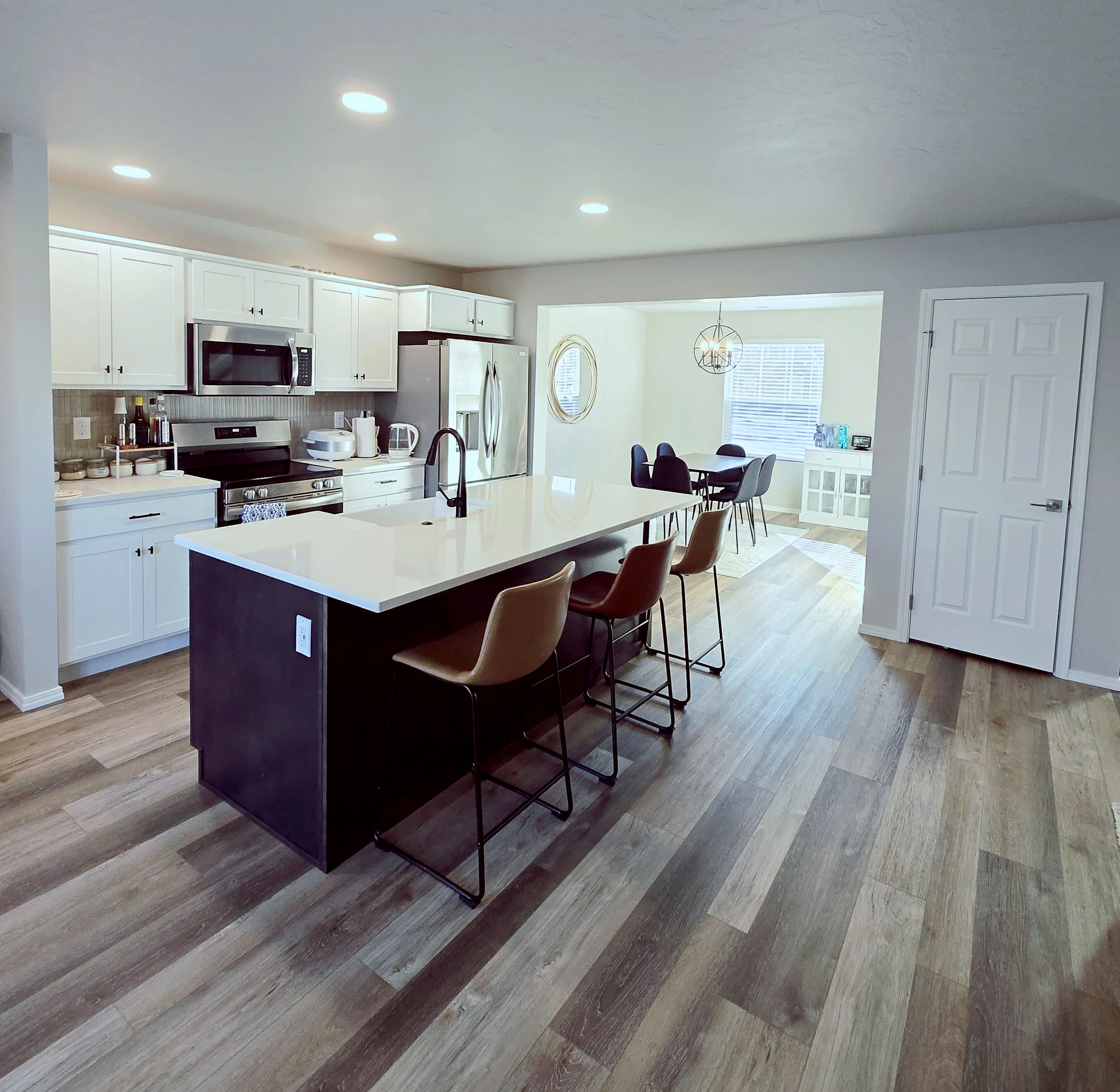 ثلاجة، ميكروويف، فرن، موقد طهي مسطح