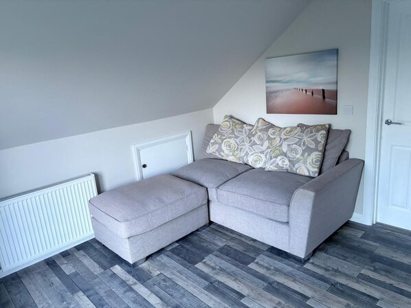 Apartment | Living area | TV