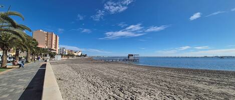 Liegestühle, Strandtücher