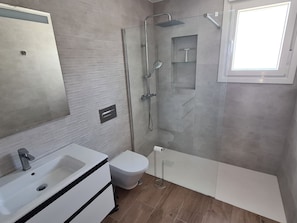 Dusche, Handtücher, Toilettenpapier