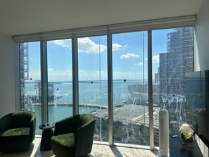 Unclassified image, 5 of 80, button - Icon 2B|2B Fully Remodeled Frontline Bay and Pool (Miami)