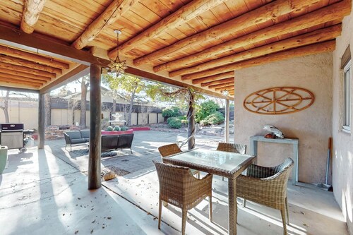 Bright 3bd/2.5b Home w/Garage, Dog, Firepit