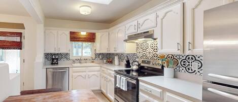 Kühlschrank, Mikrowelle, Ofen, Geschirrspüler