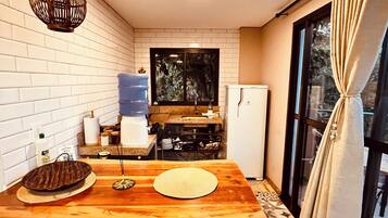 Deluxe Loft, Lanai, Garden View | Private kitchen | Fridge, oven, espresso maker, cookware/dishes/utensils