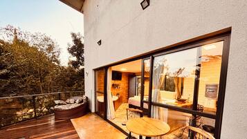 Loft Deluxe, véranda, vue jardin | 1 chambre, literie hypoallergénique, chambres insonorisées