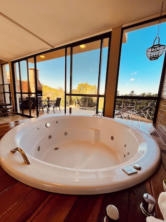 Deluxe House, 2 Bedrooms, Private Pool, Mountain View | Living area | 36-inch Smart TV with satellite channels