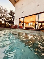 Deluxe Loft, Lanai, Garden View | Hypo-allergenic bedding, soundproofing, iron/ironing board