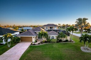 Exterior - Heated Pool & Game Room & Private Courtyard - Tropical Owl Oasis (Cape Coral)