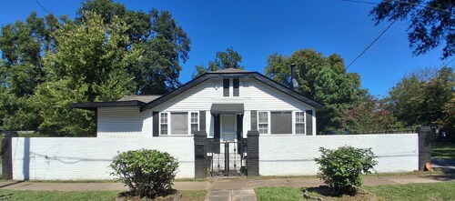 Pet-Friendly Furnished 4BR/2B Historic Greenville Bungalow w/ Fenced Yard & Deck