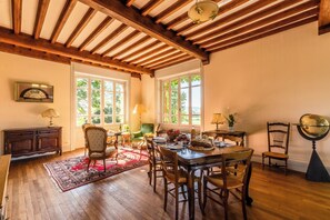 Dining - Maison d'Adèle in Franche Comté, an exceptional place for 15 people (Sornay)