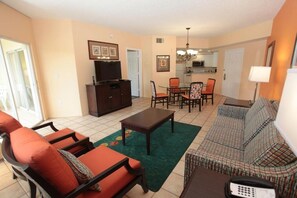 Comfort Suite, 1 King Bed with Sofa bed, Kitchenette, Courtyard View | Iron/ironing board, free WiFi
