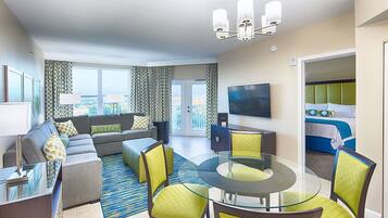 Comfort Suite, 2 Bedrooms, Kitchenette, Courtyard View | Seterika/papan seterika, Wi-fi percuma