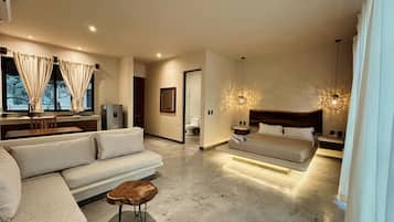 Deluxe Studio Suite, Pool View | 1 bedroom, blackout curtains, iron/ironing board, free WiFi