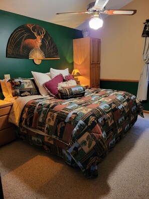 4 bedrooms, iron/ironing board, free WiFi, bed sheets - Spacious 3-bedroom home with loft with many amenities in the Galena Territory. (Galena)