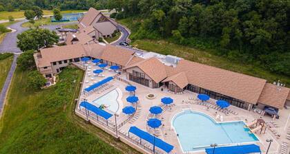Spacious 3-bedroom home with loft with many amenities in the Galena Territory.