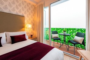 2 bedrooms, free cots/infant beds