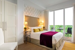 2 bedrooms, free cots/infant beds