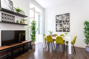 Apartment | 3 bedrooms, Internet - 3 Bd Apartment With Balconies Next to Larios Street Larios (Málaga)