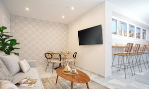 شقة | 2 عدّة غرف نوم وأسرّة أطفال/رضّع (مجانًا)