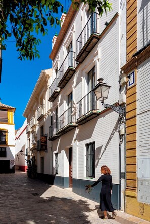 Apartment - Beautiful 2 Bd Apart With View to Plaza Santa Cruz Santa Teresa V (Seville)