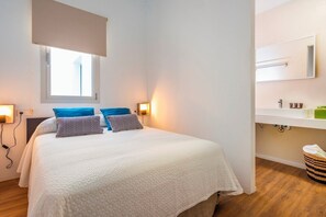 2 عدّة غرف نوم وأسرّة أطفال/رضّع (مجانًا)