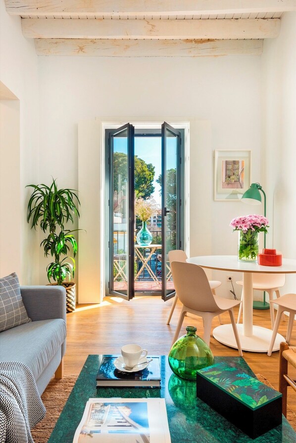 Apartment - Beautiful 2 Bd Apart With View to Plaza Santa Cruz Santa Teresa V (Seville)