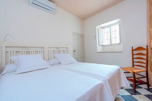 4 bedrooms - Beautiful 4 Bd House With Terrace Views to the Alcazar Gardens Casa Alcazar (Seville)